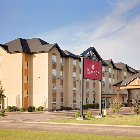 Ramada By Wyndham Cold Lake Ngoại thất bức ảnh
