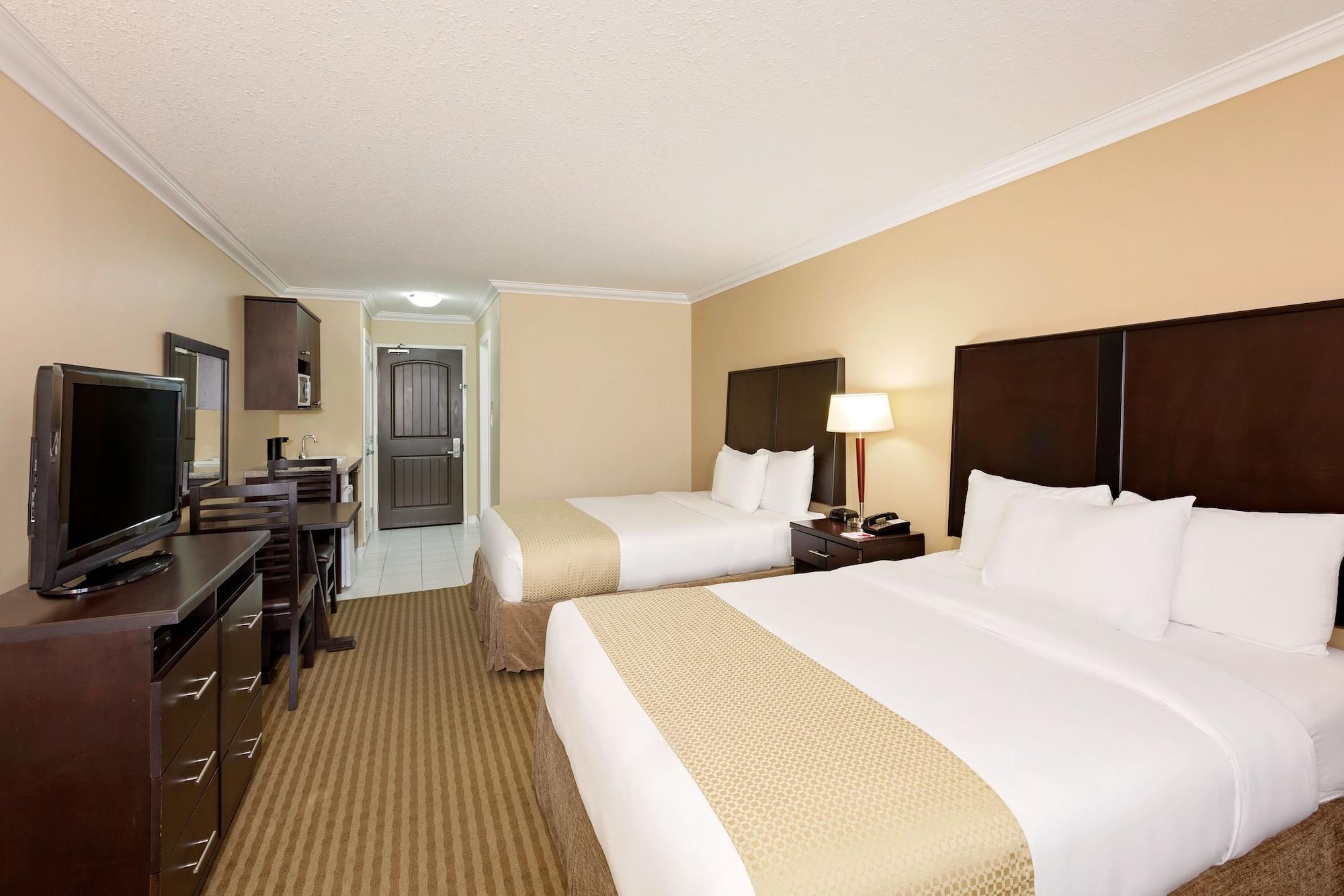 Ramada By Wyndham Cold Lake Ngoại thất bức ảnh