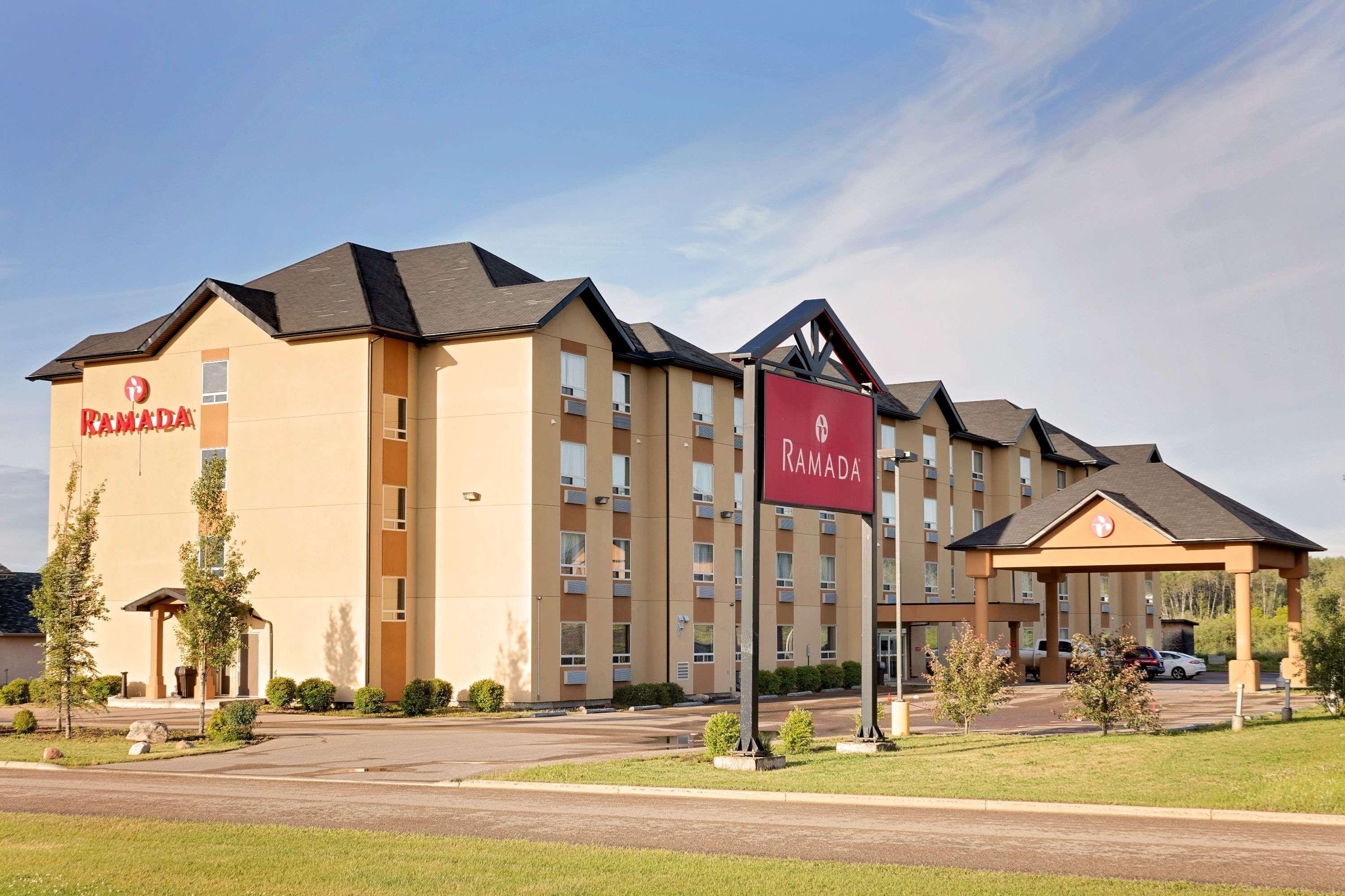 Ramada By Wyndham Cold Lake Ngoại thất bức ảnh