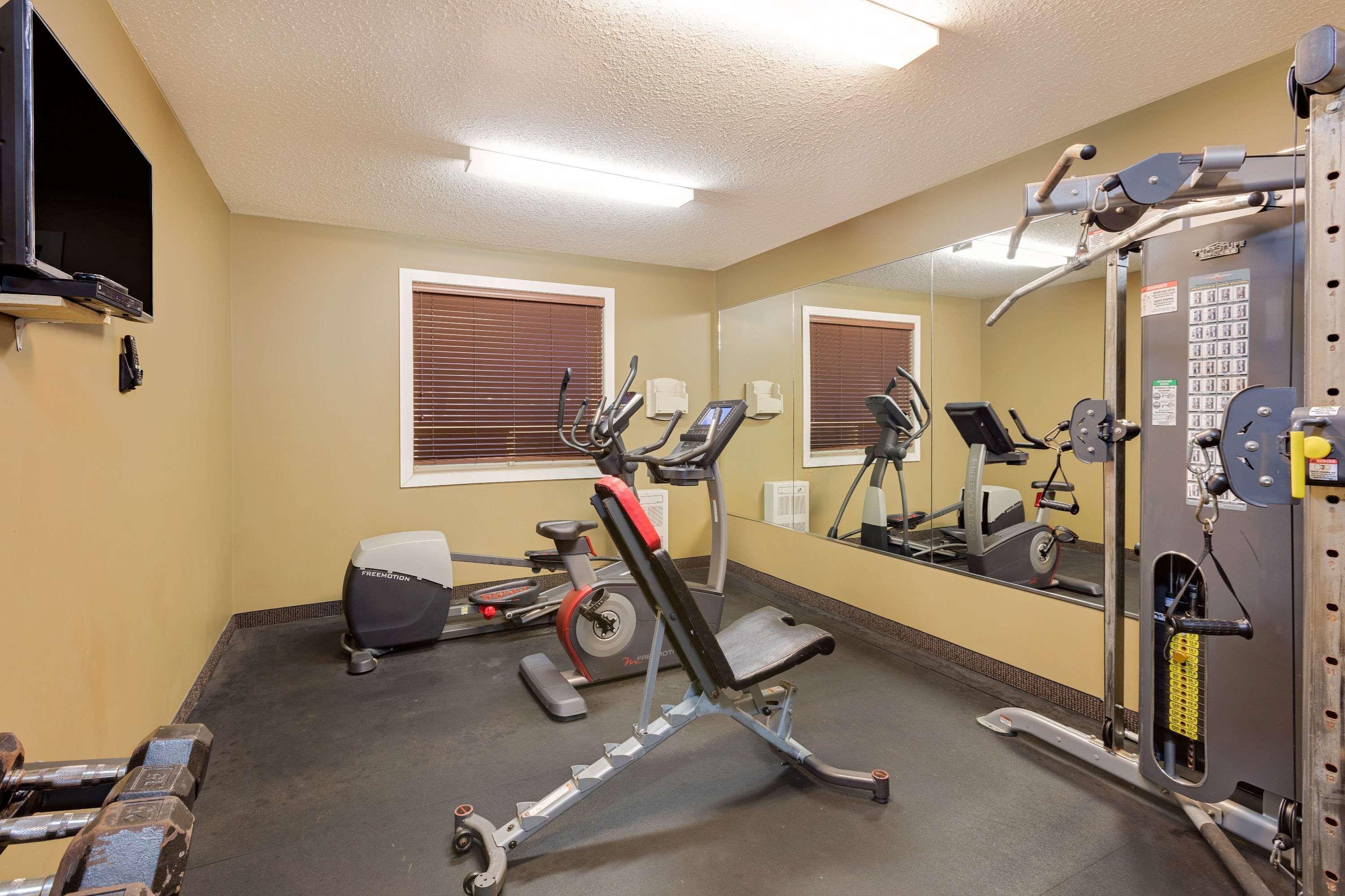 Ramada By Wyndham Cold Lake Ngoại thất bức ảnh