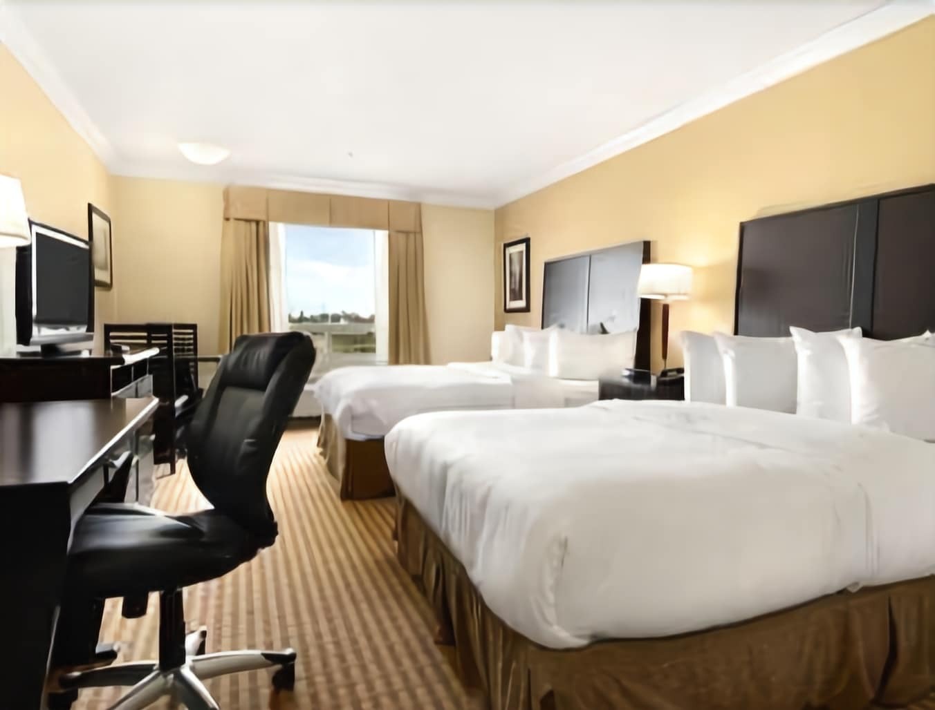 Ramada By Wyndham Cold Lake Ngoại thất bức ảnh