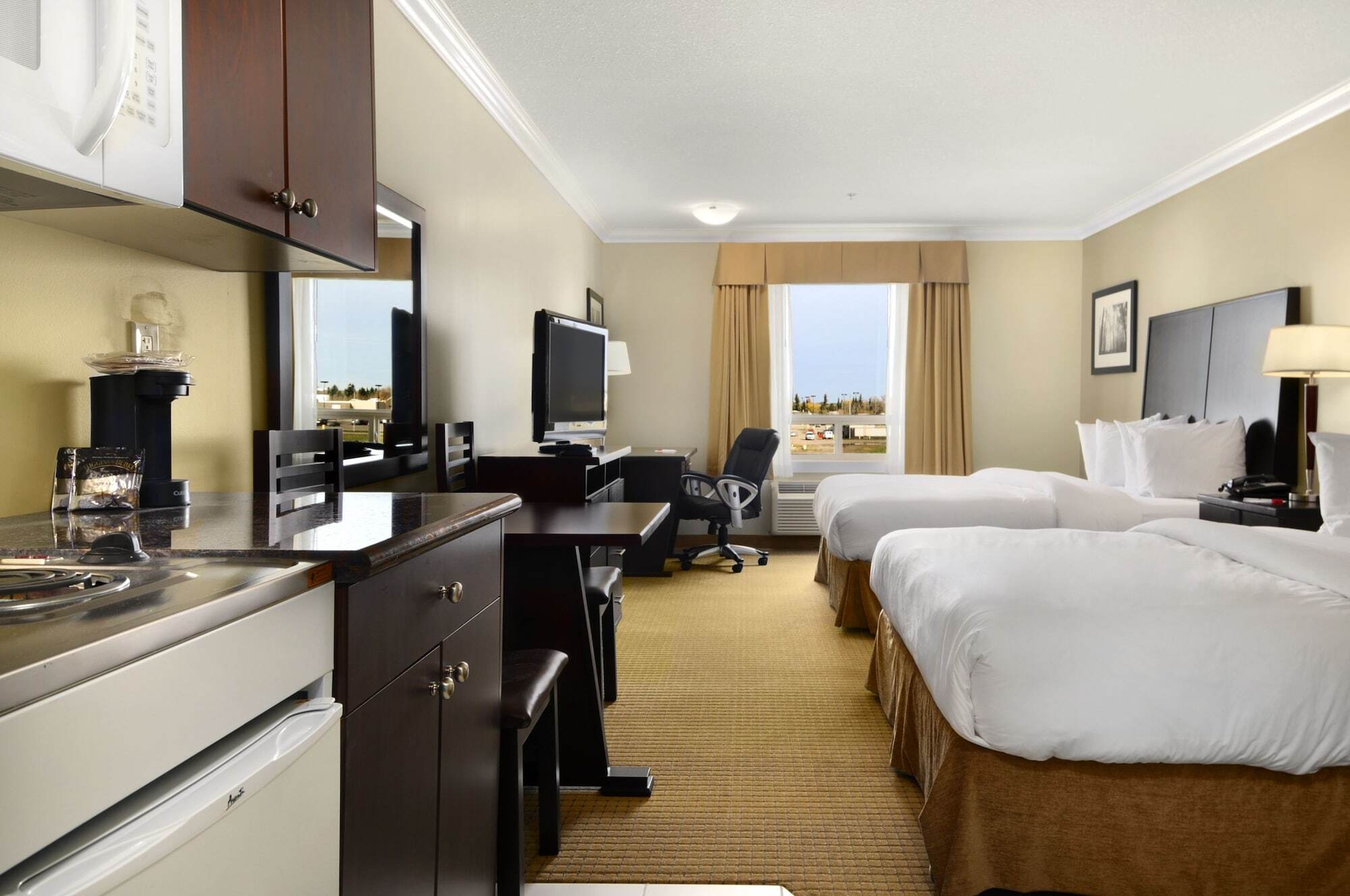 Ramada By Wyndham Cold Lake Ngoại thất bức ảnh