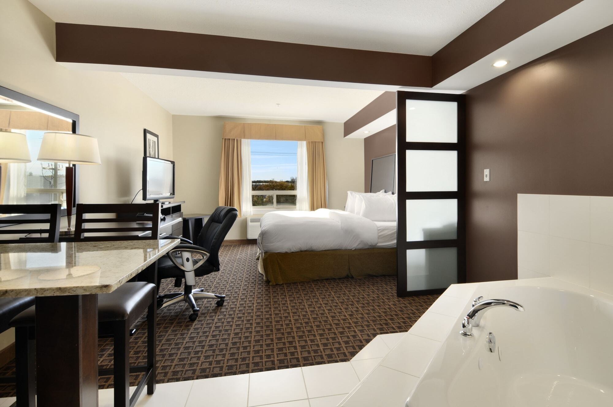 Ramada By Wyndham Cold Lake Ngoại thất bức ảnh