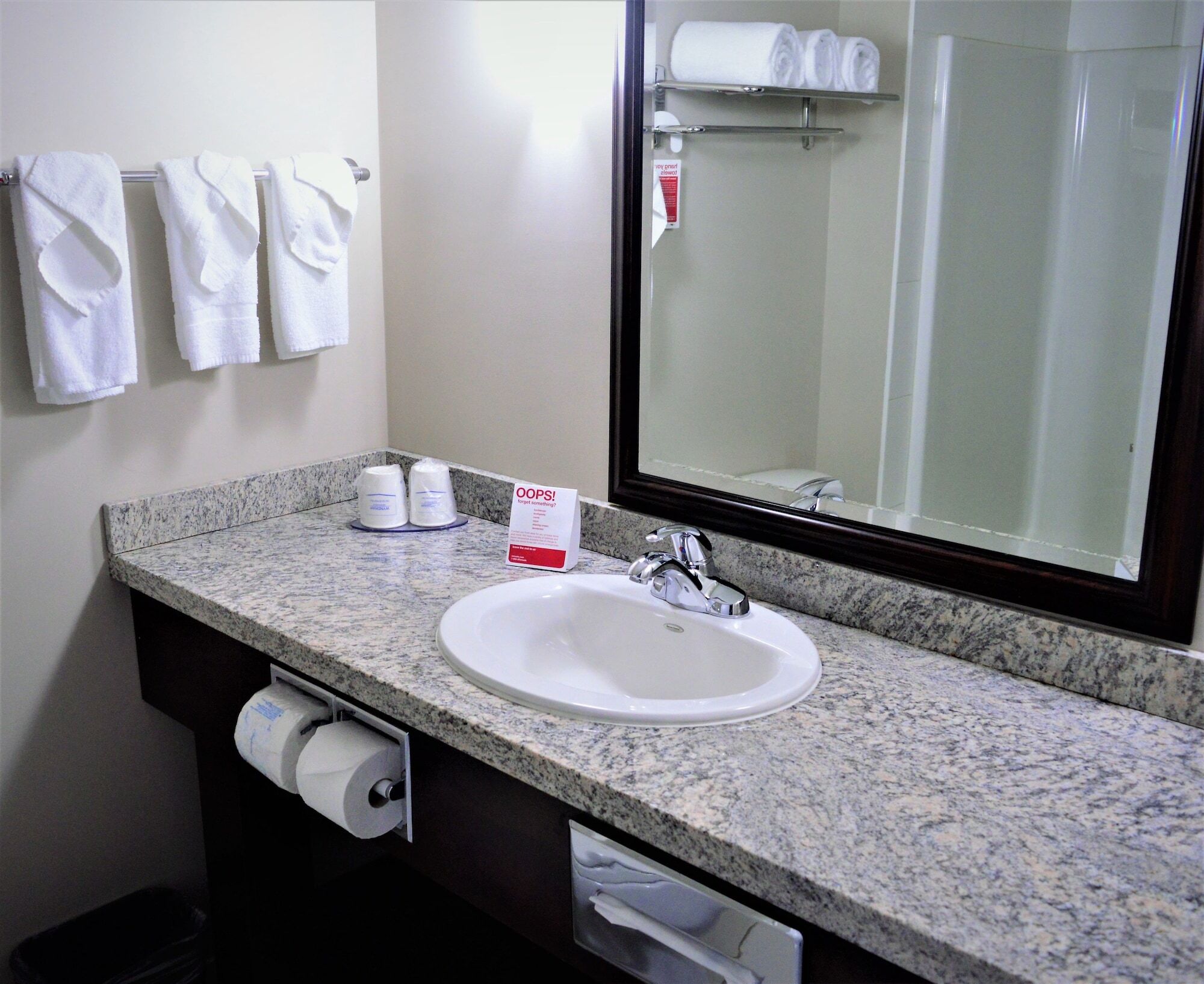 Ramada By Wyndham Cold Lake Ngoại thất bức ảnh