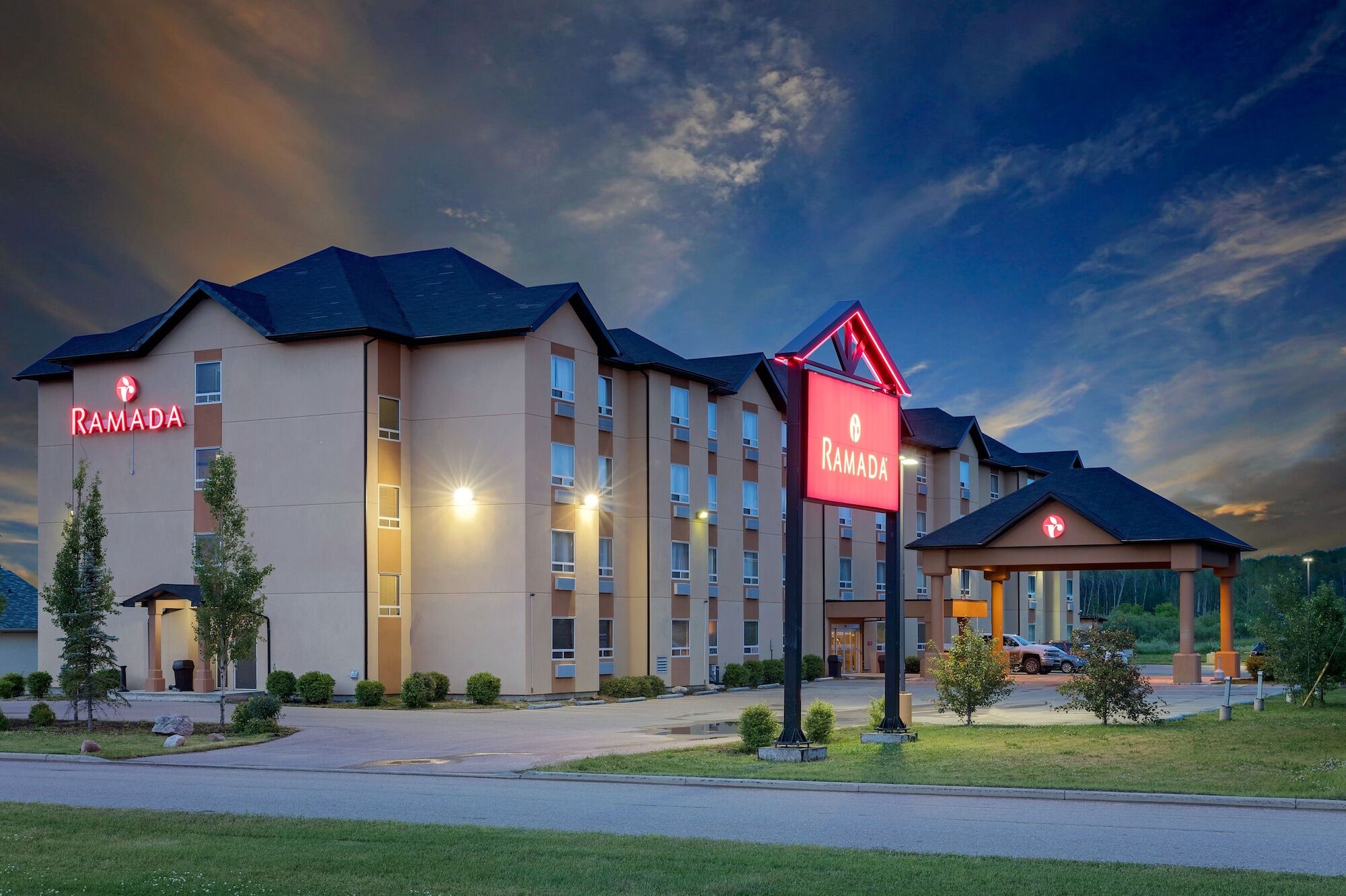 Ramada By Wyndham Cold Lake Ngoại thất bức ảnh