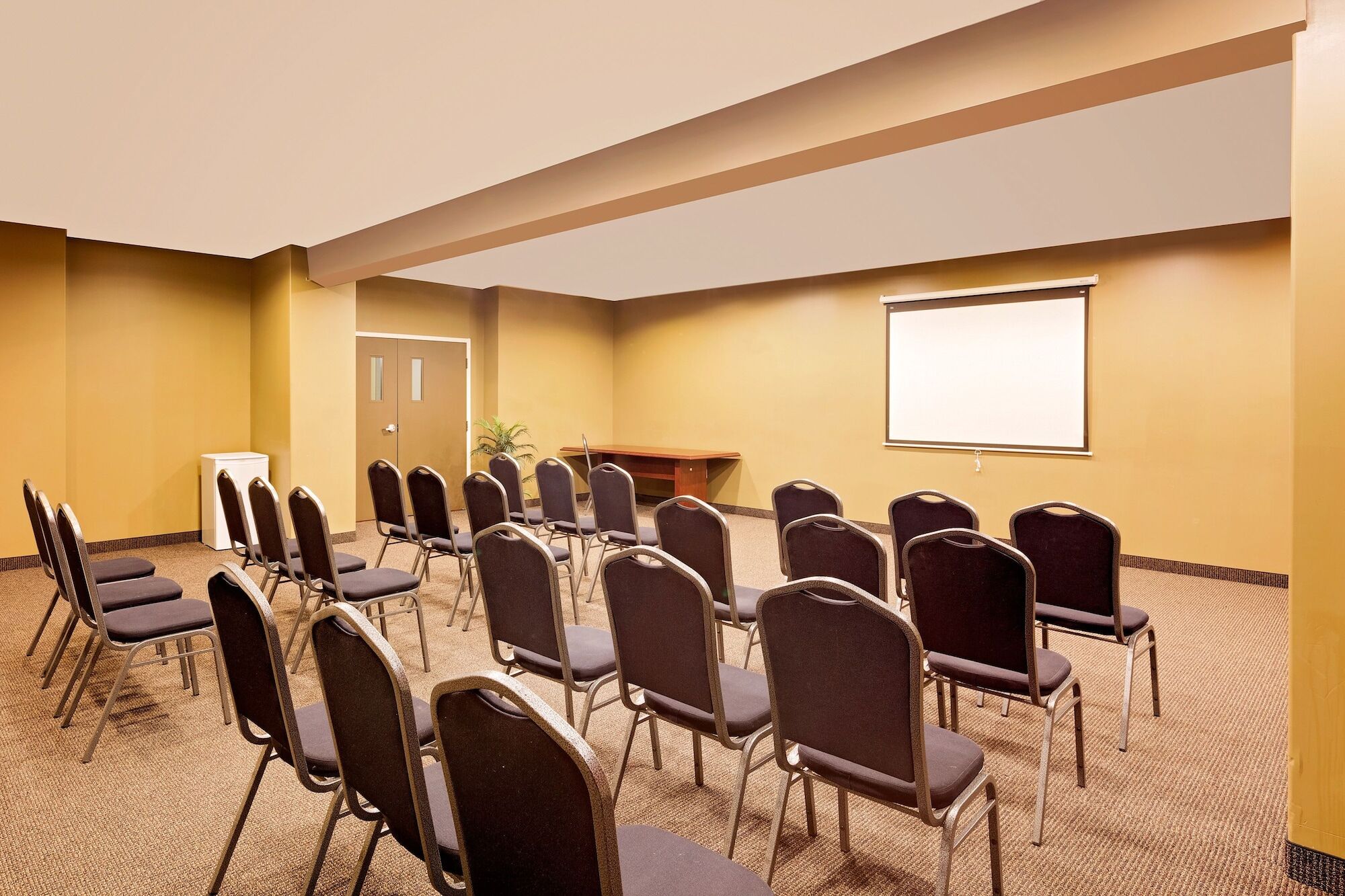 Ramada By Wyndham Cold Lake Ngoại thất bức ảnh