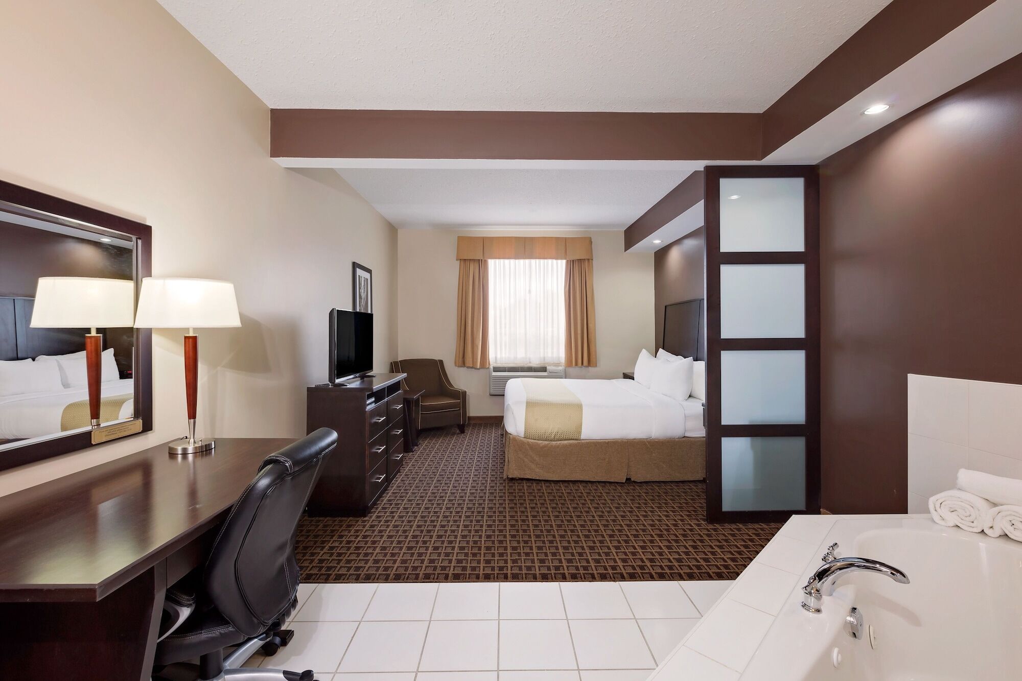 Ramada By Wyndham Cold Lake Ngoại thất bức ảnh