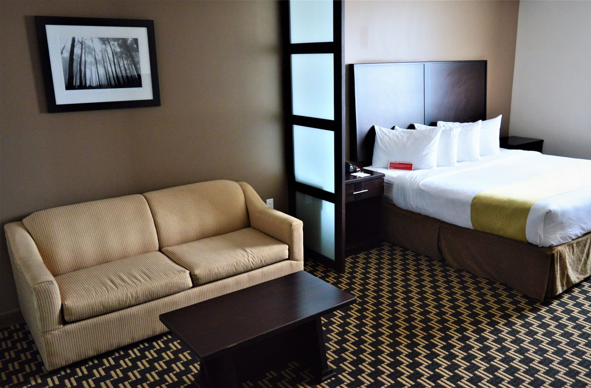Ramada By Wyndham Cold Lake Ngoại thất bức ảnh