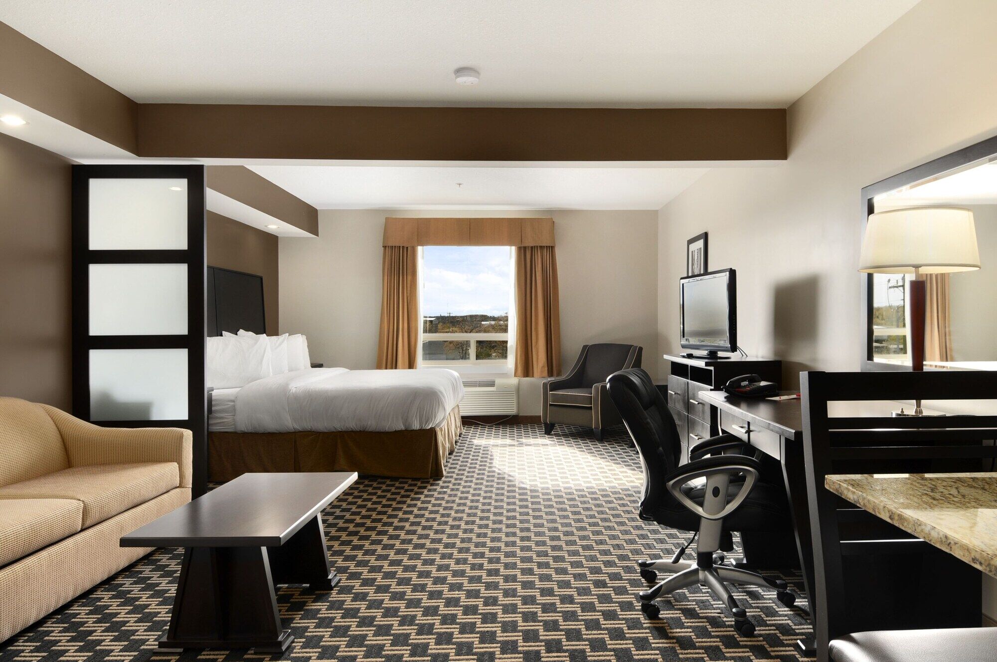 Ramada By Wyndham Cold Lake Ngoại thất bức ảnh